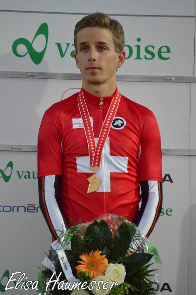 Depuis février 2013, j'ai le grand plaisir de suivre Olivier Beer, coureur du vélo club Mendrisio et champion Suisse Madison, en séance de massage pour la préparation ou la récupération de ses nombreuses courses.
Toutes mes félicitations Olivier !